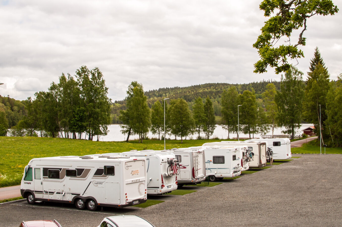 husbilar parkerade på bauergårdens ställplats